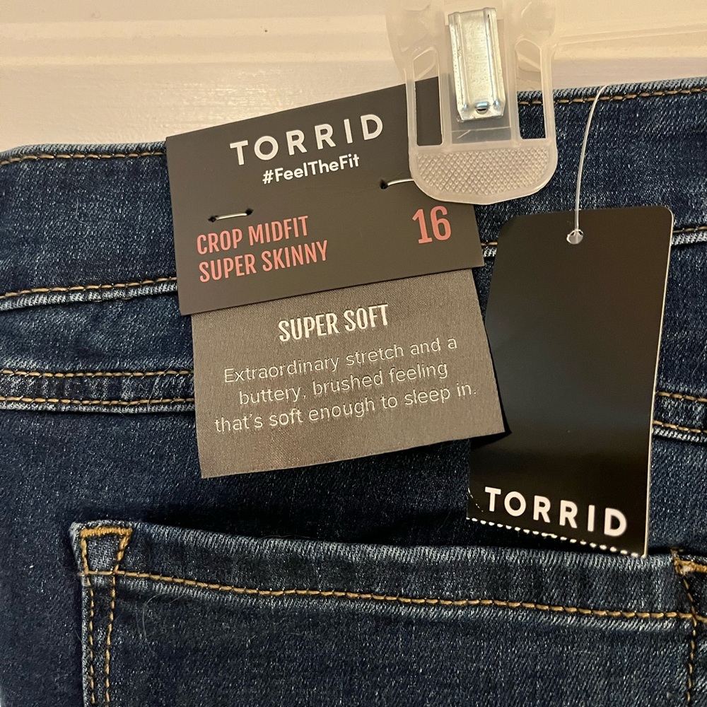 NET Torrid crop skinny jeans 16